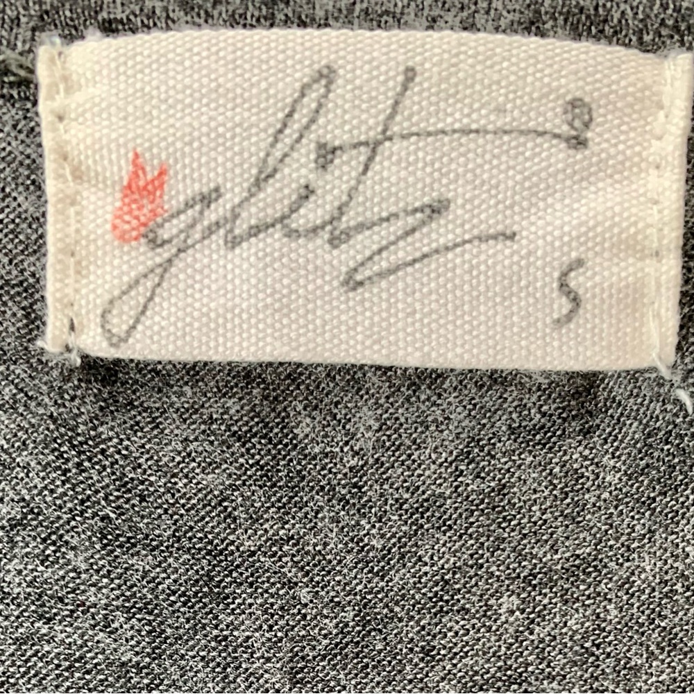 Small gray top - Picture 5 of 5